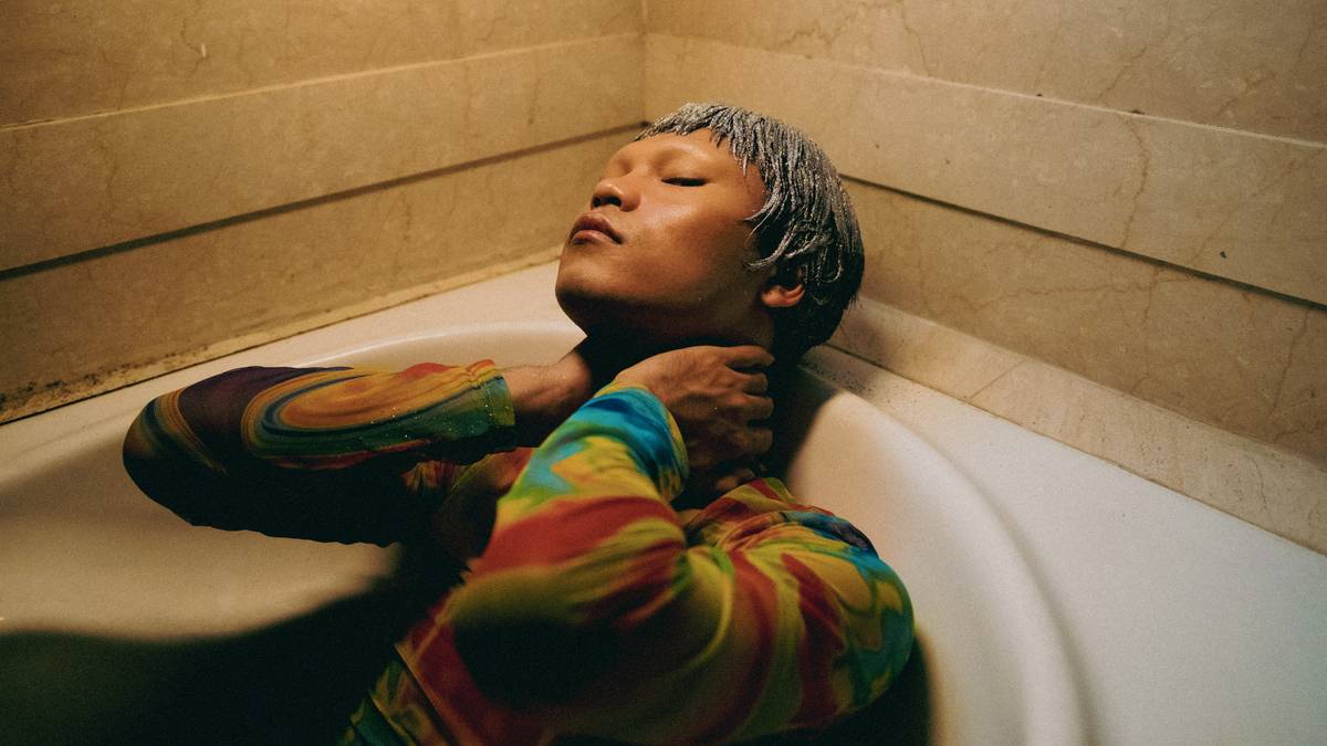 safety walk in tub with open door, non-slip floor, and built-in seat